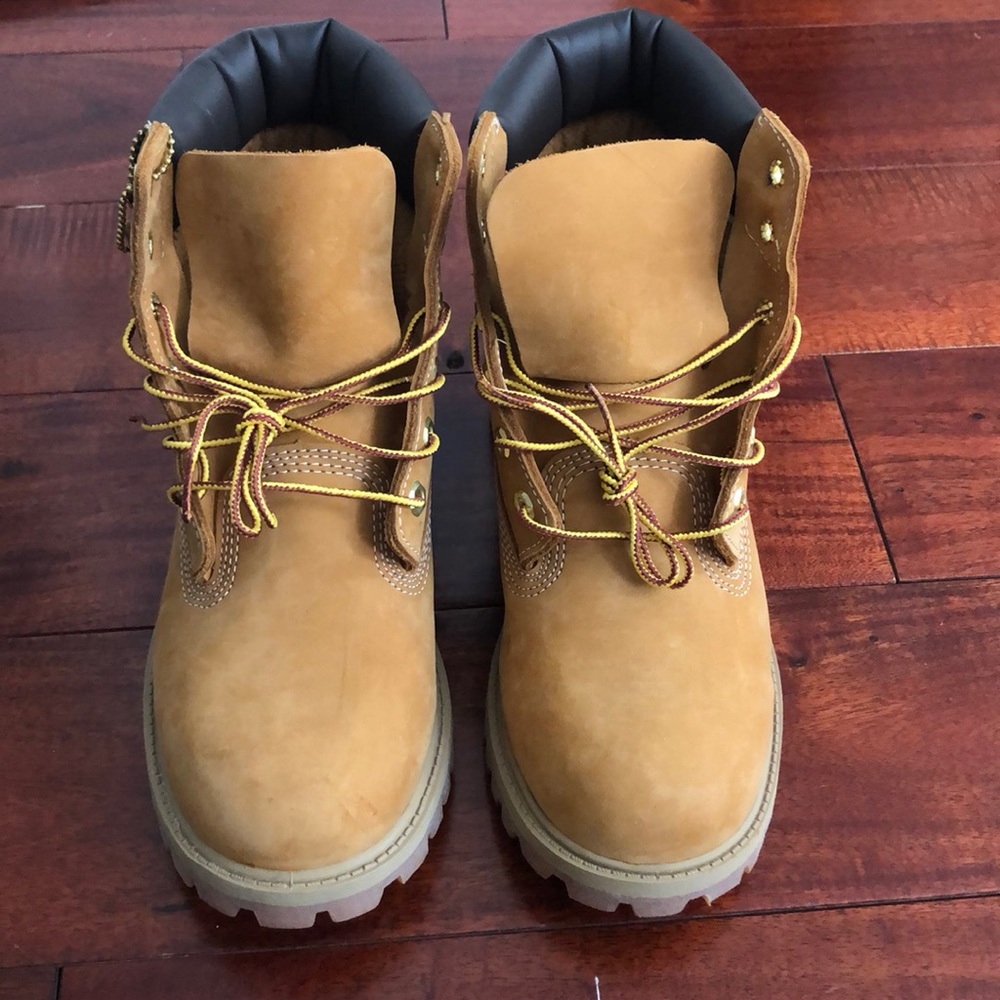Timberland construction boot 7.5 in women’s 6youth